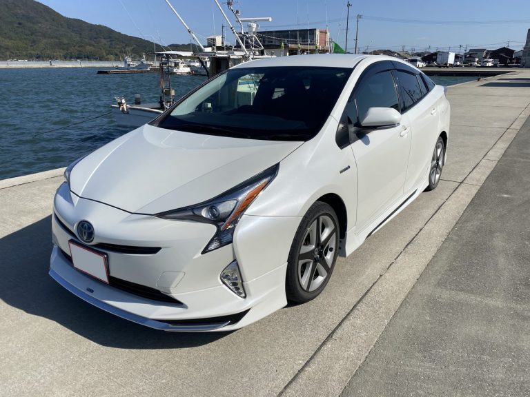 50プリウス 白 S ツーリングセレクション│福岡の新車・中古車の激安 
